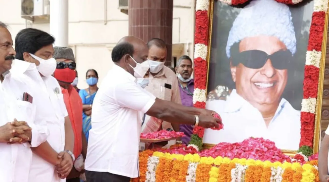 In first time DMK Leaders pay tributes to MGR birth anniversary, AIADMK founder MGR, AIADMK, MGR, MGR birth anniversary, புரட்சித் தலைவர் எம்ஜிஆர் பிறந்தநாள் விழா, எம்ஜிஆருக்கு முதல் முறையாக அஞ்சலி செலுத்திய திமுக தலைவர்கள், மா சுப்பிரமணியன், Ma subramaniyan, MGR birthday, dmk, aiadmk