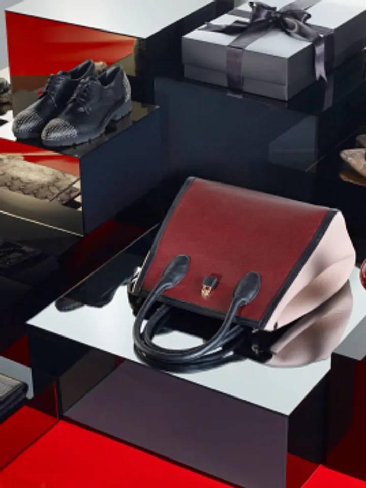 leather bags - unsplash (1)