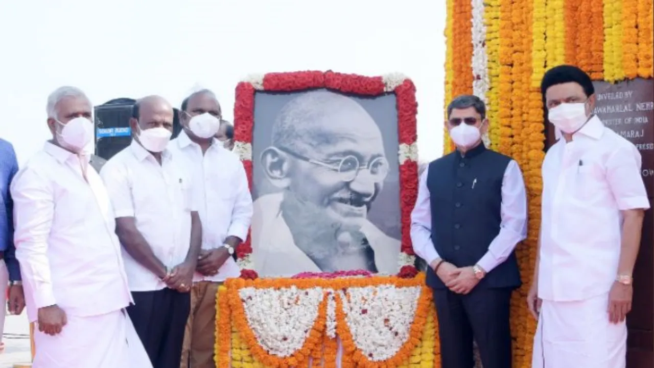 மெரினாவில் வந்திறங்கிய ஆளுநர்…  ஒலித்த 'திராவிட நாடு வாழ்க' பாடலால் சர்ச்சை