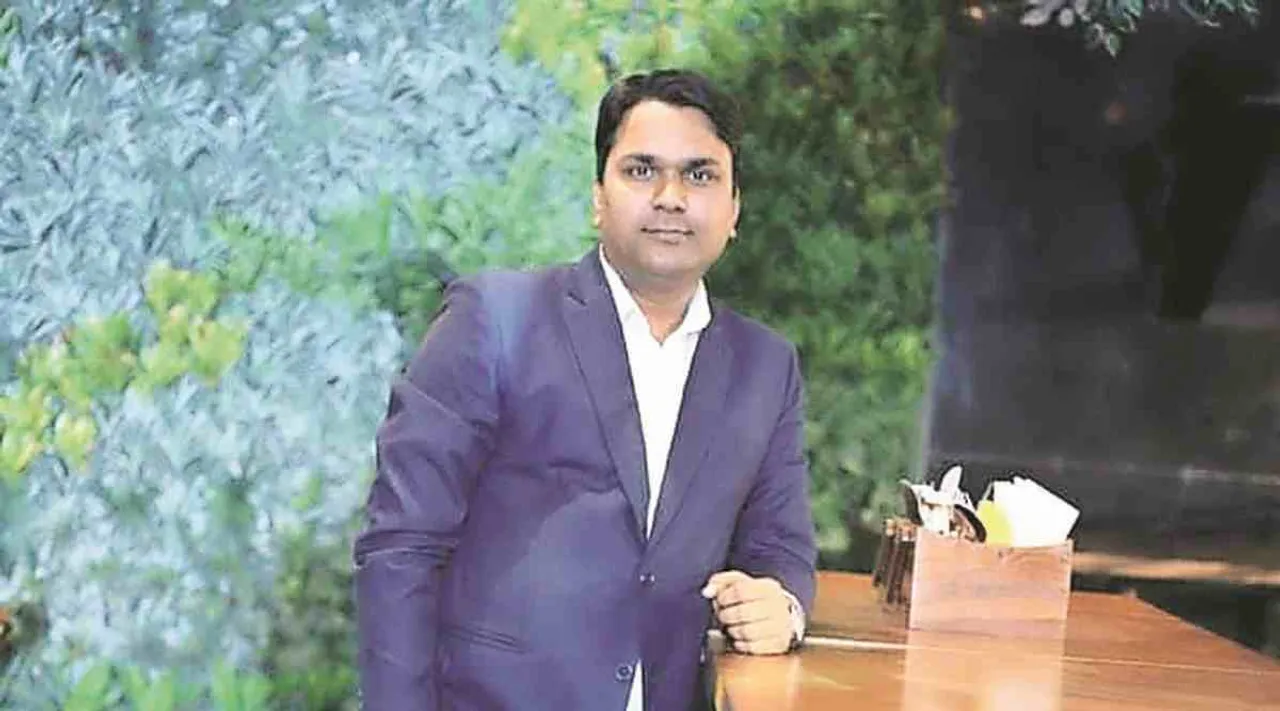 கொரோனாவில் வாழ்க்கை; ஹோட்டல் மேனேஜர், டெலிவரிபாயாக மாறி சாலை விபத்தில் இறந்த பரிதாபம்