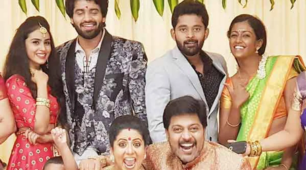 அகில் முதல் அஞ்சலி வரை... வெளியேறிய நடிகர்கள்... புலம்பி தவிக்கும் இயக்குநர்