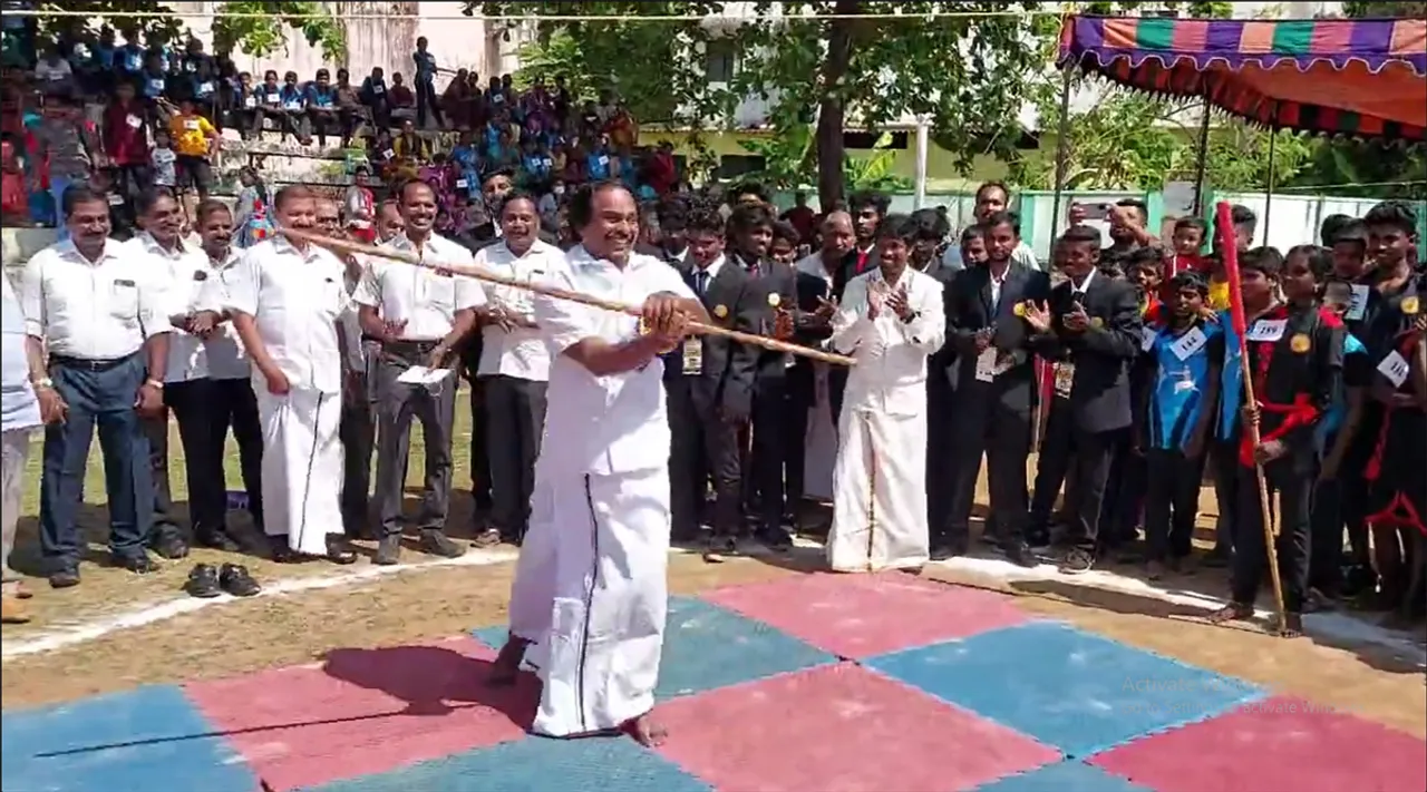 சிலம்பம் சுற்றும் அமைச்சர் மனோ தங்கராஜ்; வைரல் வீடியோ