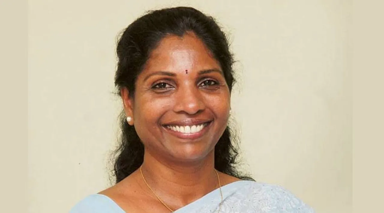 Sivagami IAS, former IAS Sivagami contest in chennai local body polls, chenani mayor candidate, சிவகாமி ஐஏஎஸ், முன்னாள் ஐஏஎஸ் ப சிவகாமி, எழுத்தாளர் ப சிவகாமி, அதிமுக, சென்னை மேயர், aiadmk chennai mayor cadidate sivagami ias, samooga samathuva padai, sivagami, aiadmk