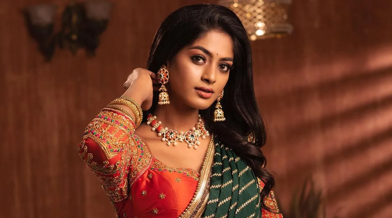 கருப்பட்டி கரைச்சு செஞ்சு வச்ச செலையா... வினுஷாவின் நியூ லூக் வைரல்