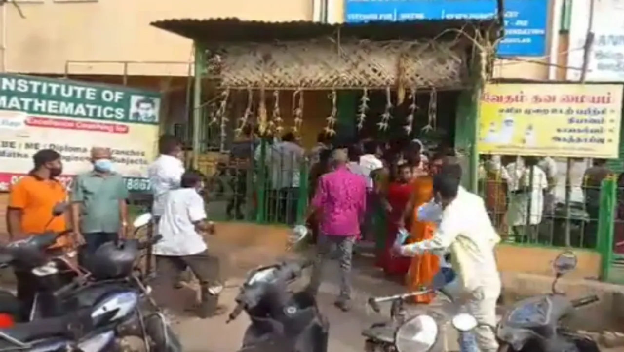 கோவையில் பரிசுப் பொருள் வழங்க மண்டபத்தில் குவிந்த தி.மு.க-வினர்: வானதி சீனிவாசன் புகார்