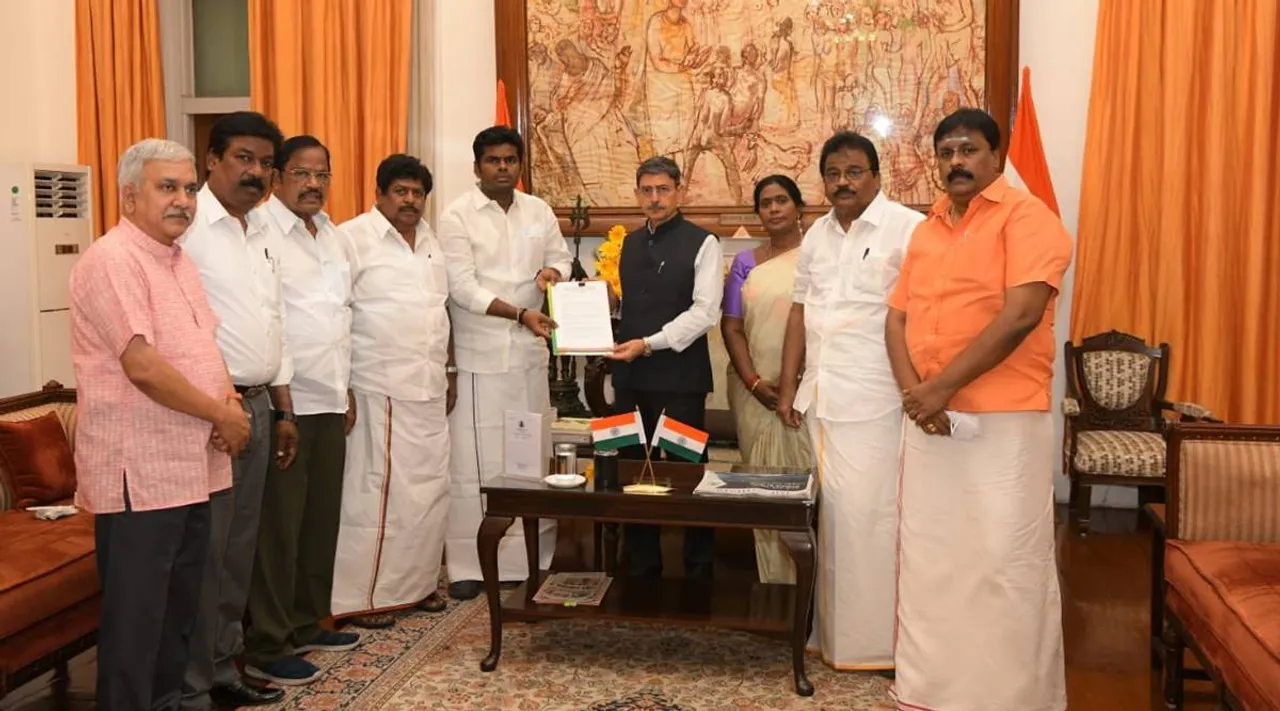 Annamalai presented memorandum to RN Ravi on DMK favouring a private company in a project