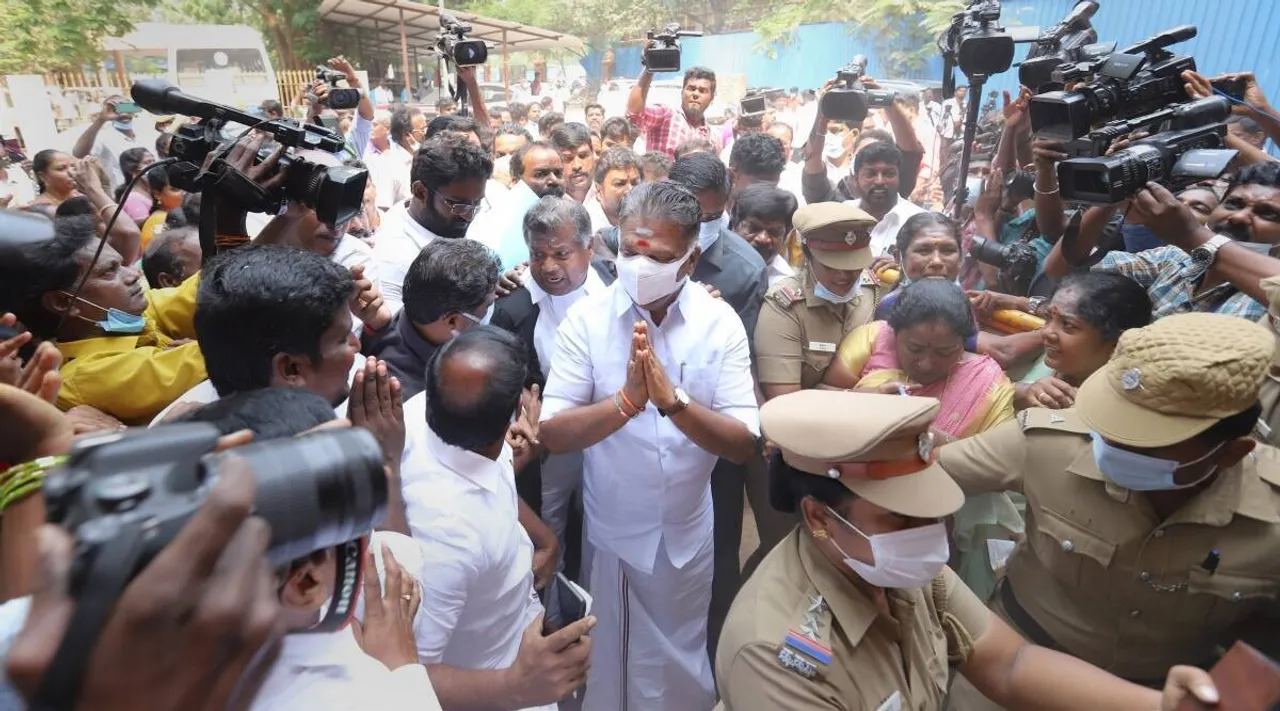 OPS fondly called Sasikala as Chinnamma,Jayalalitha death, Arumugaswamy commission, ஓபிஎஸ், சின்னம்மா என உருகிய ஓபிஎஸ், அதிமுக, சசிகலா, ஓ பன்னீர்செல்வம், ஜெயலலிதா மரணம், 4 ஆண்டுகளுக்குப் பிறகு ஓபிஎஸ் பேச்சில் நிகழ்ந்த மாற்றம், Sasikala as Chinnamma, ops says chinnamma after 4 years, Sasikala, O panneerselvam, AIADMK