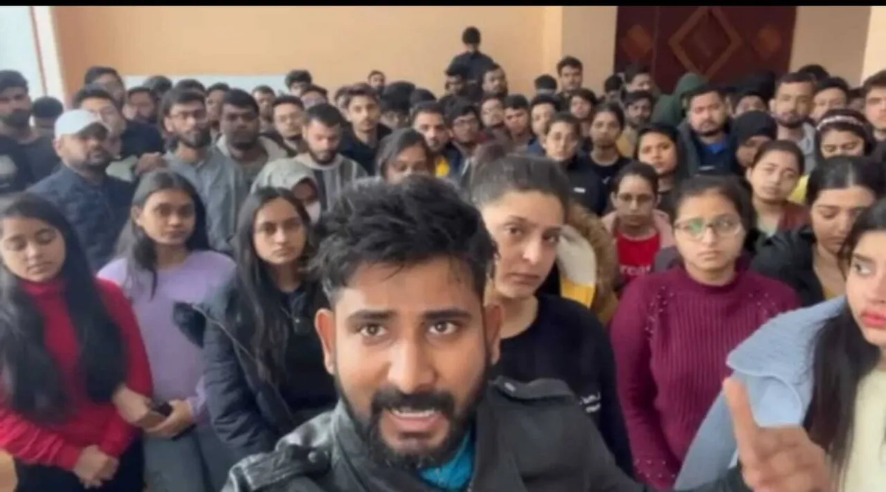 தண்ணீருக்காக ஐஸ் கட்டியை கொதிக்க வைத்தோம் : உக்ரைனில் தவிக்கும் இந்தியர்கள்
