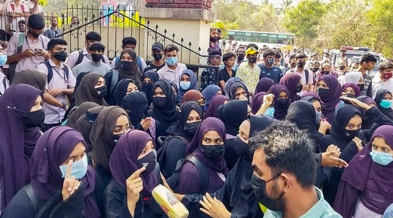'கல்வியும், மதமும் இரு கண்கள் போன்றவை.. இரண்டும் வேண்டும்' - ஒலிக்கும் ஹிஜாப் குரல்