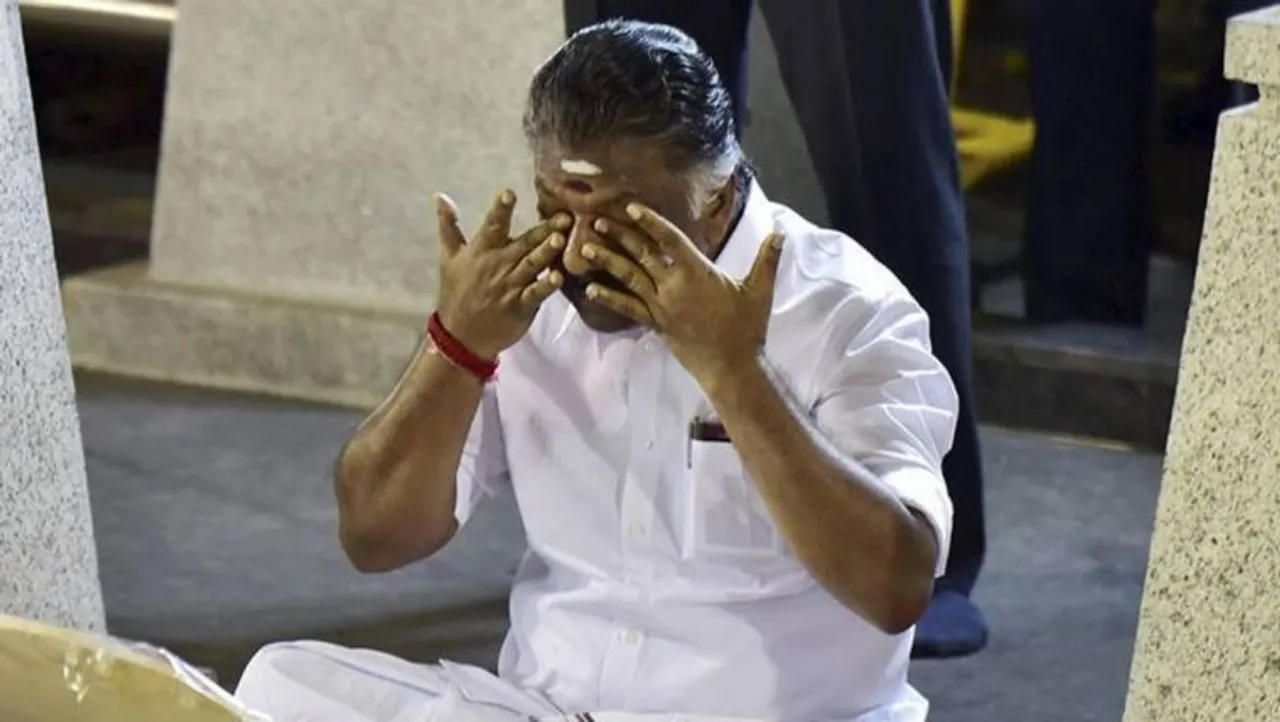 தர்மயுத்தம் வீடியோ: 'அம்மா ஆன்மா உந்துதலால்' மெரினாவில் ஓ.பி.எஸ் அளித்த பேட்டி ஞாபகம் இருக்கிறதா?