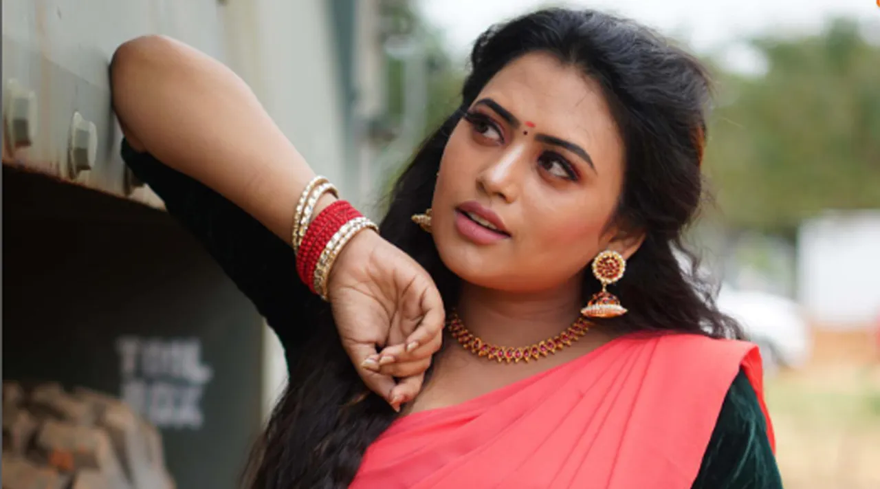 கிராமத்து கெட்டப்ல சும்மா ஹன்சிகா மாதிரி இல்லை...? ஃபரீனாவின் ரீசண்ட் போட்டோஸ்