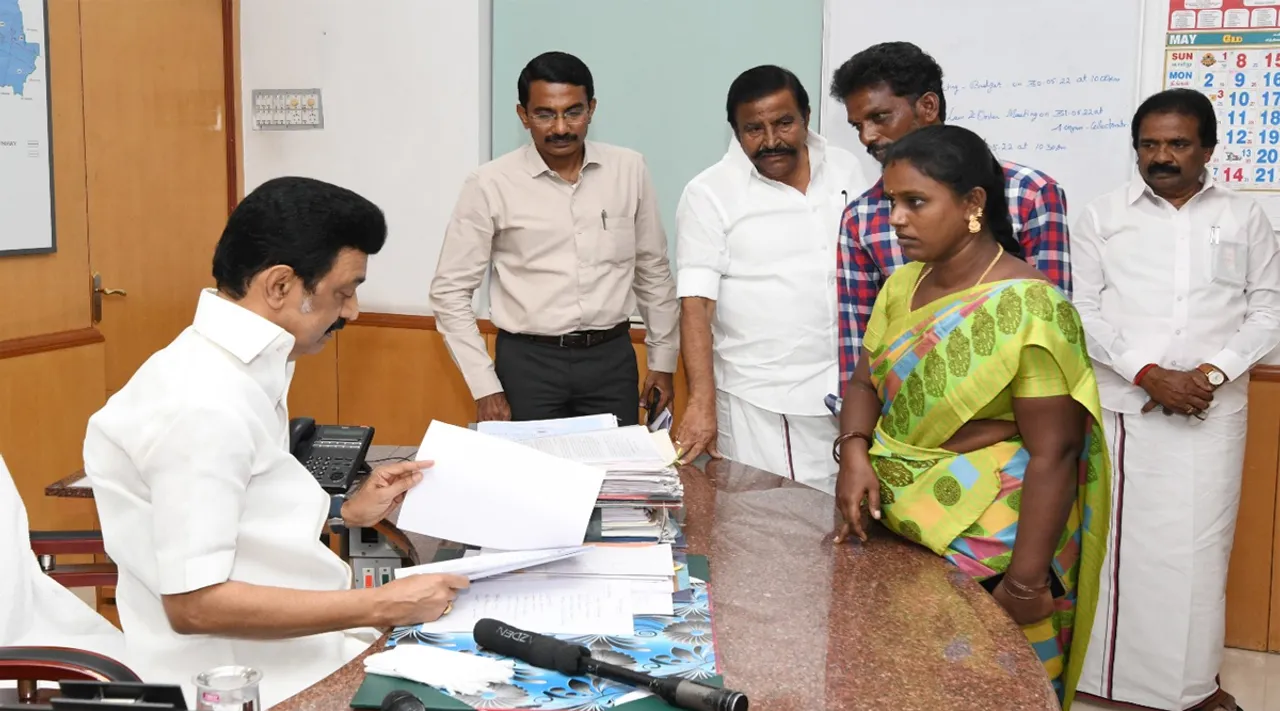 வரலாற்றில் முதல்முறை... திருச்சி மாநகராட்சி ஆபீஸில் மக்கள் குறை கேட்ட முதல்வர்!