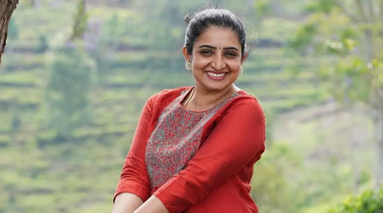 குழந்தையாக மாறிய பிரபல சீரியல் நடிகை... வைரலாகும் இன்ஸ்டா வீடியோ