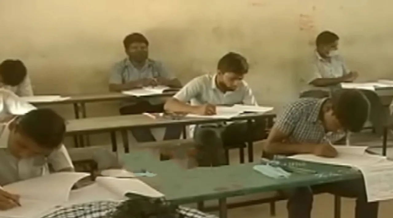 12th Public Exam, how feel exam students, students comments, 12th exam tamilnadu, 12th exam time table, 2022 tamil nadu, 12th exam 2022, 12 ஆம் வகுப்பு பொதுத்தேர்வு, 2 ஆண்டுகளுக்கு பிறகு தேர்வு எழுதியதால் அச்சம், மாணவர்கள் கருத்து, 12th exam date 2022 cbse, 12th exam pattern, tomorrow 12th exam, 12th exam date 2022 state board, 12th exam time table 2021 tamil nadu