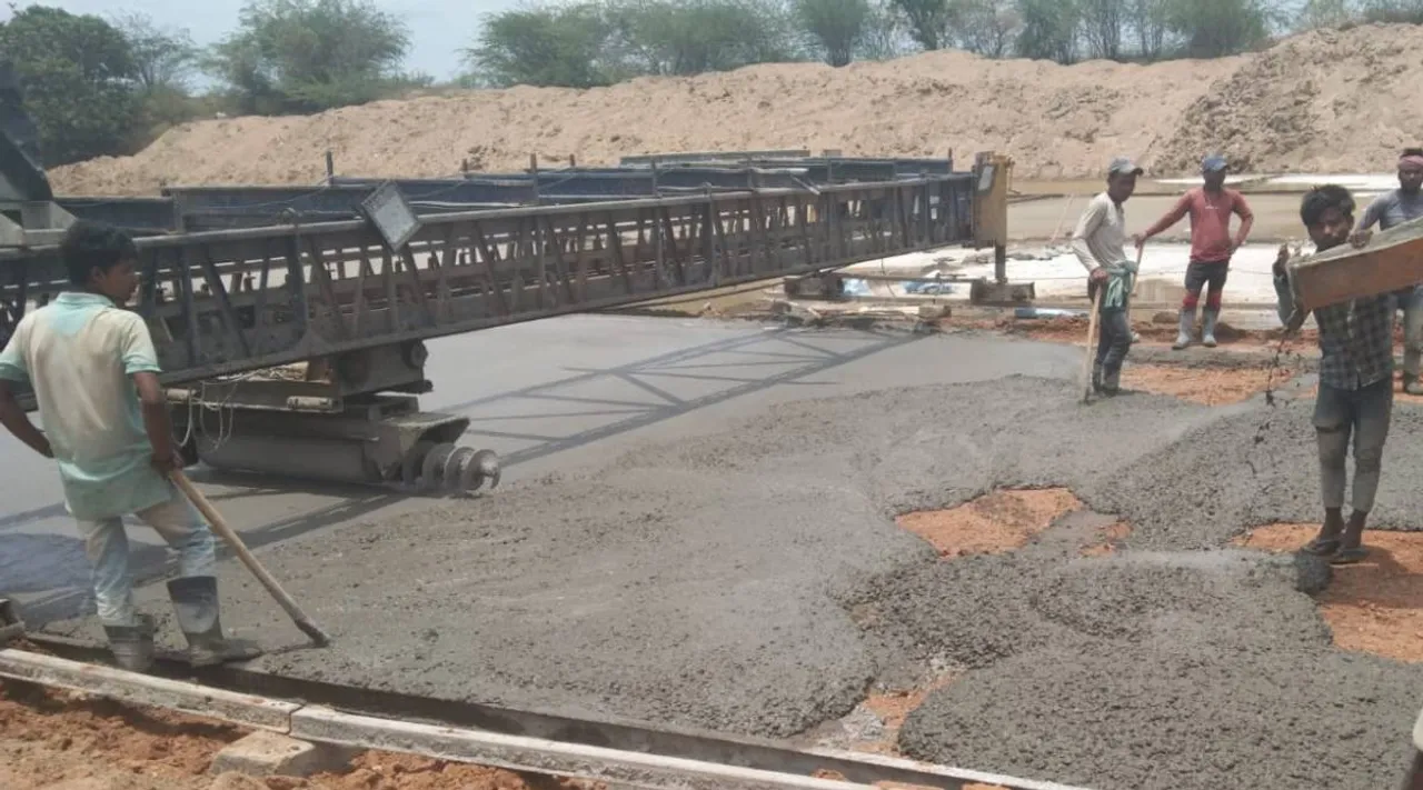 kallanai canal concreate works, kallanai canal, கல்லணை கால்வாய், கல்லணை கால்வாயில் கான்கிரீட் தளம், நிலத்தடி நீர் மட்டத்திற்கு வேட்டு வைக்கும் அரசு, kallanai canal concreate works, concreate base will affects ground water level, farmers sad