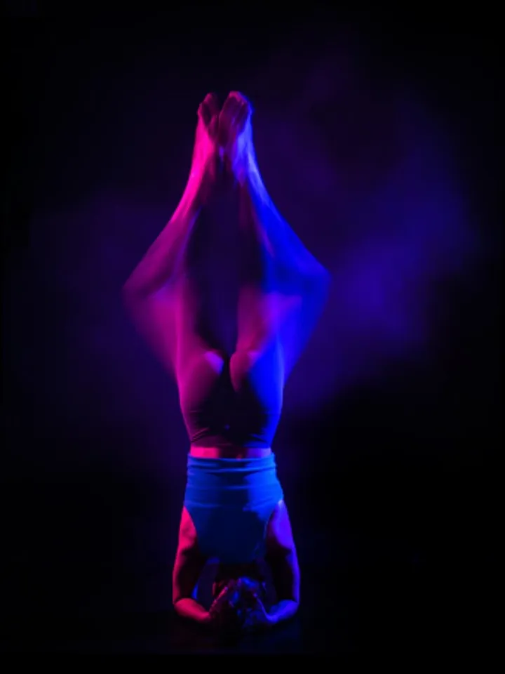 sirsasana 1 - unsplash (2)