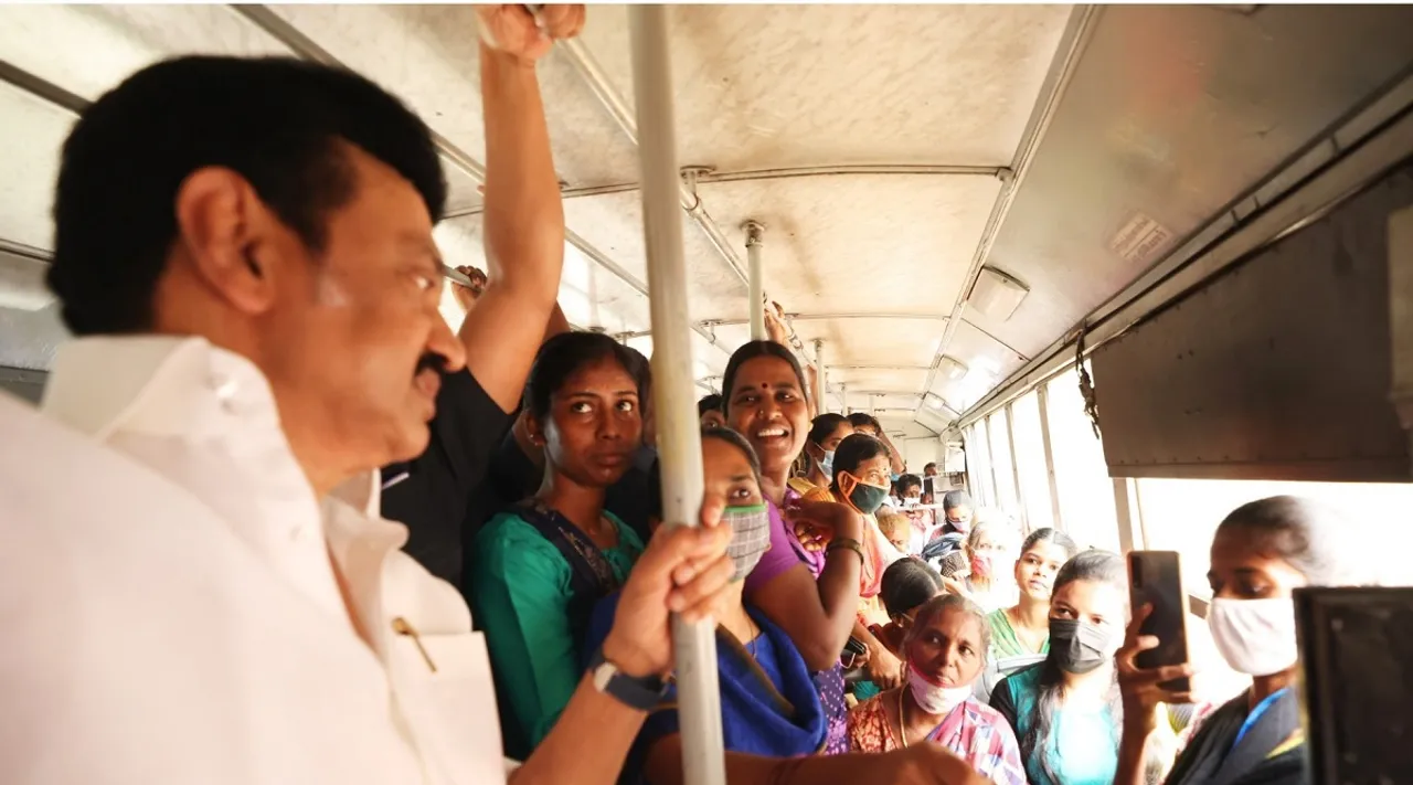 அரசு பேருந்தில் பயணம்; பெண்களிடம் இலவச பயணம் குறித்து கேட்டறிந்தார் ஸ்டாலின்