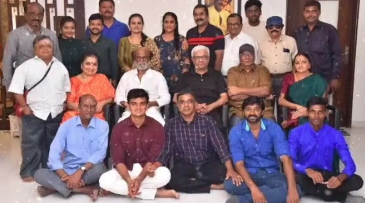 நாடகக் குழுவினரை வீட்டுக்கு அழைத்து விருந்து வைத்த ரஜினி!