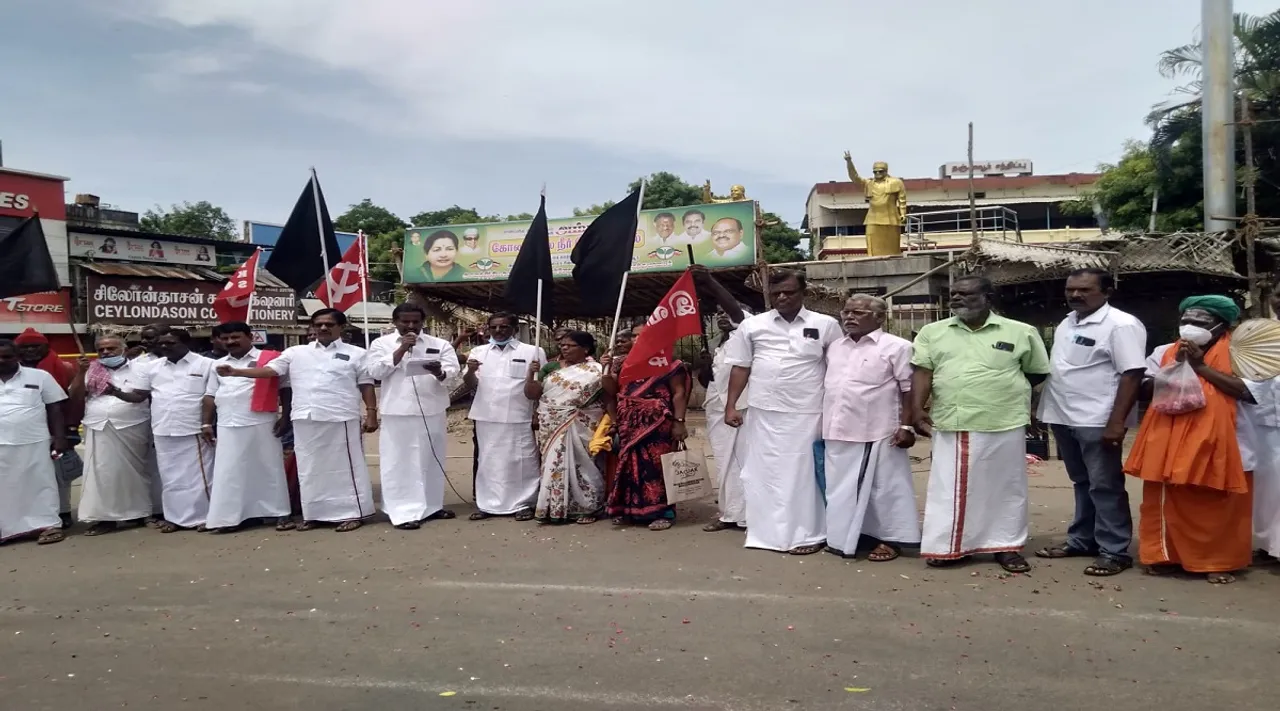 மேகதாது அணை குறித்து காவிரி ஆணையத்தில் விவாதிக்க கூடாது: கருப்பு கொடி ஏந்தி விவசாயிகள் ஆர்ப்பாட்டம்!