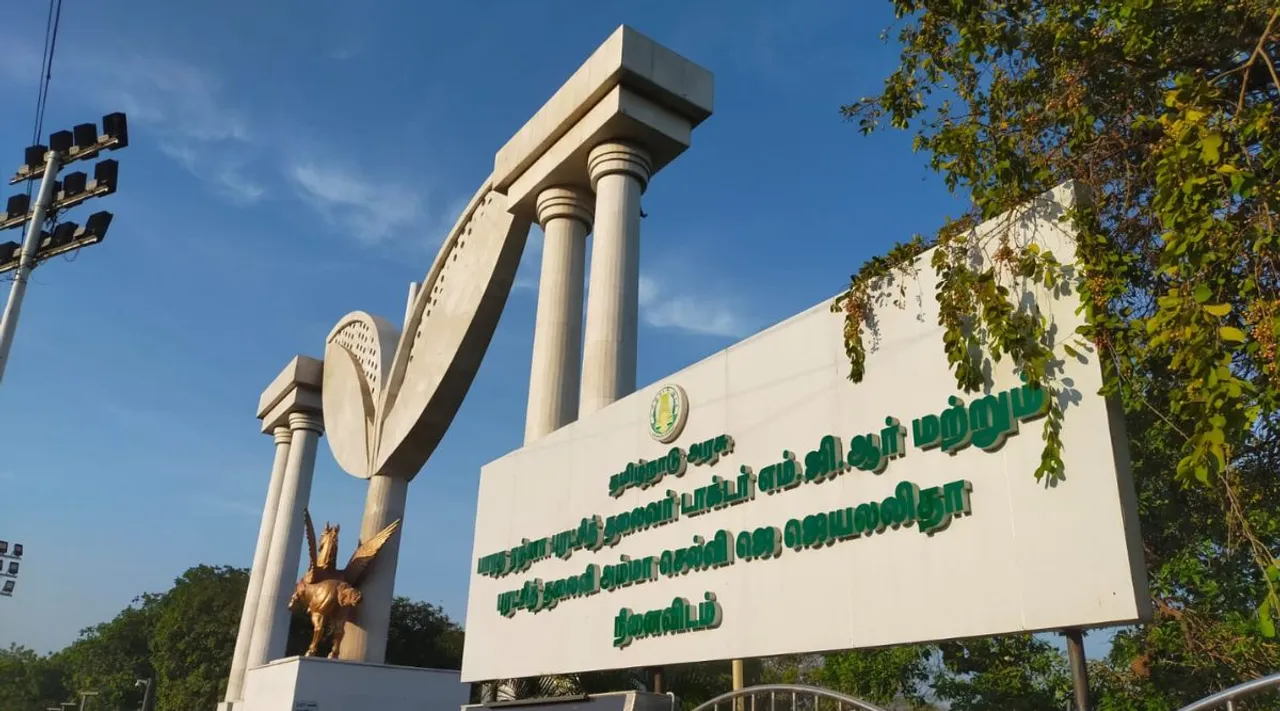 MGR and Jayalalitha Memorials lying unattended in Marina