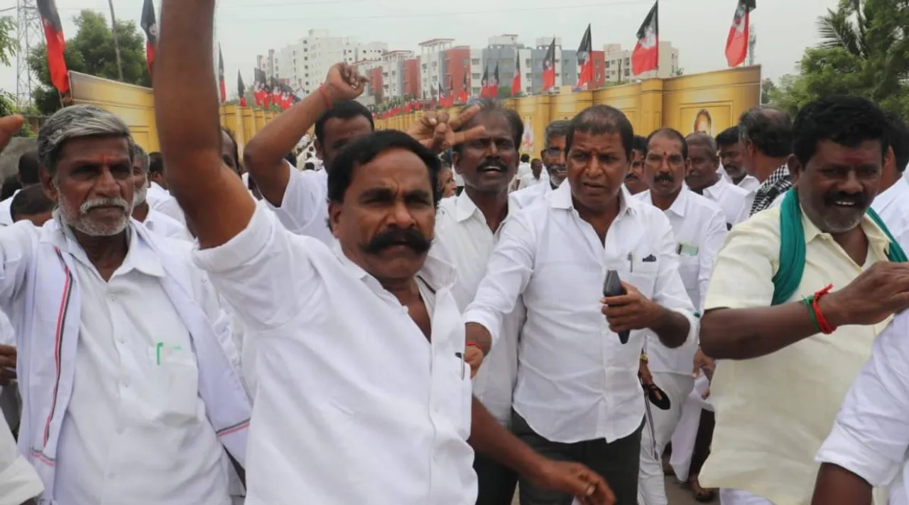 AIADMK, aiadmk general body meeting, EPS group yells OPS walskout, o panneerselvam, edappadi k palaniswami, அதிமுக பொதுக்குழு கூட்டம், ஓ பன்னீர்செல்வம், எடப்பாடி பழனிசாமி, இ.பி.எஸ் அணி ஆவேச முழக்கம், ஓ.பி.எஸ் வெளிநடப்பு, அ.தி.மு.க பொதுக் குழு வீடியோ- படங்கள், AIADMK general body meeting videos and photos, Edappadi palanisamy, o pannerselvam, aiadmk general body meeting, tamilnadu