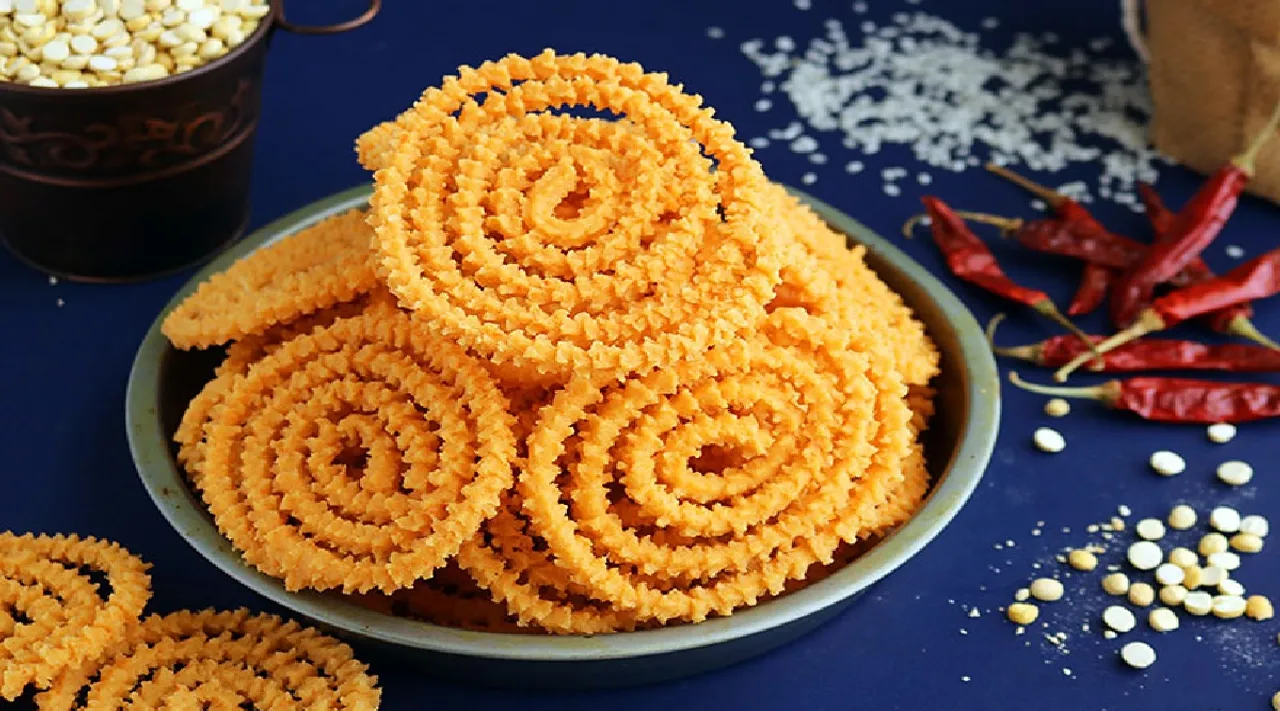 மீதமான இட்லியை வைத்து 10 நிமிடத்தில் ஈஸியா இப்படி முறுக்கு செஞ்சு பாருங்க !