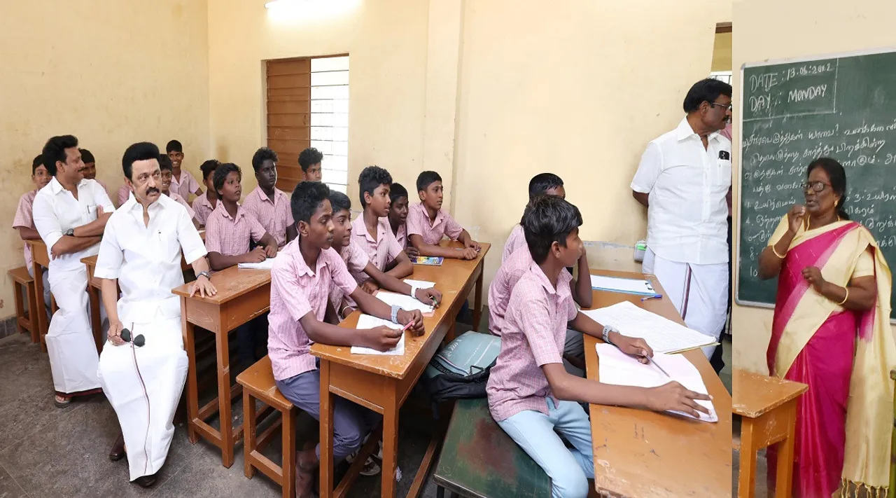வகுப்பறையில் மாணவர்களோடு அமர்ந்து பாடம் கவனித்த ஸ்டாலின்; அரசுப் பள்ளியில் ஆய்வு