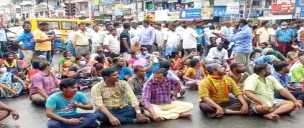 கலவர பூமியான சின்ன சேலம்; திணறிய போலீஸ்