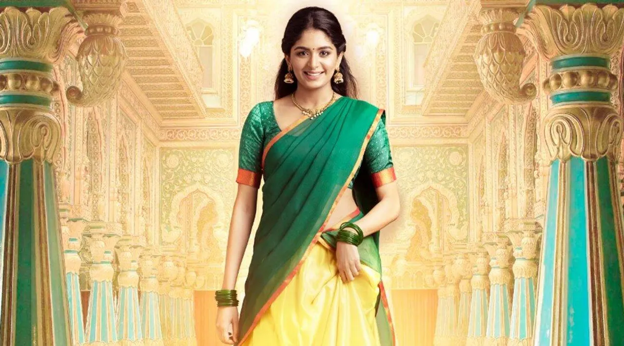 அளவான புன்னகை... அசத்தலான லுக்... விருமன் நாயகியின் ப்ரமோஷன் போட்டோஸ்