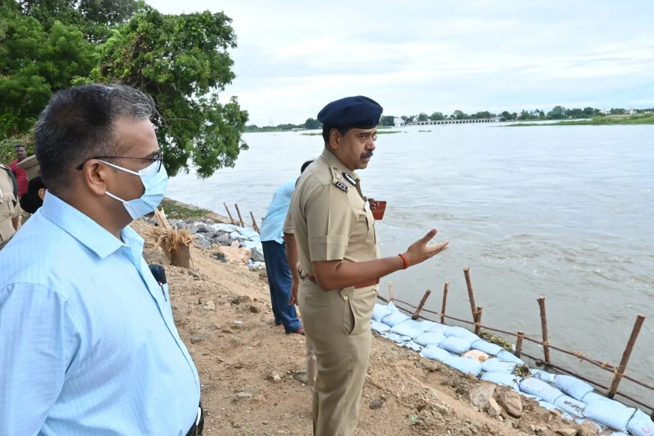 தேசிய பேரிடர் மேலாண்மை குழுவினர் திருச்சி வருகை: வெள்ளம் சூழ்ந்த பகுதிகளில் உஷார்