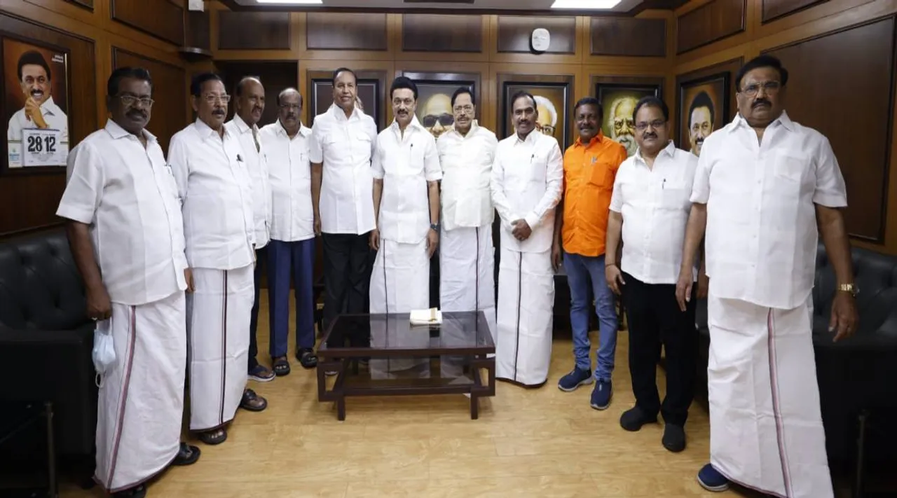 திமுக தலைவராக 5ஆவது ஆண்டில் ஸ்டாலின்: தலைமைக் கழக நிர்வாகிகள் கூட்டாக சந்தித்து வாழ்த்து