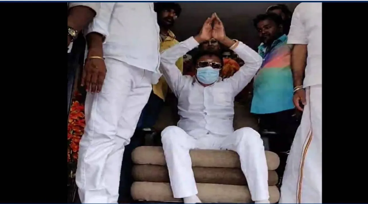 விஜயகாந்த் பிறந்தநாள்: தலைவர்கள் வாழ்த்து.. தொண்டர்களை சந்தித்து உற்சாகம்!