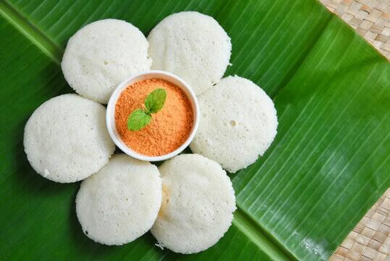 இந்த 2 பொருட்களில் ஒன்றை சேருங்க... சாஃப்ட் இட்லிக்கு இதுதான் ஈசி வழி!￼