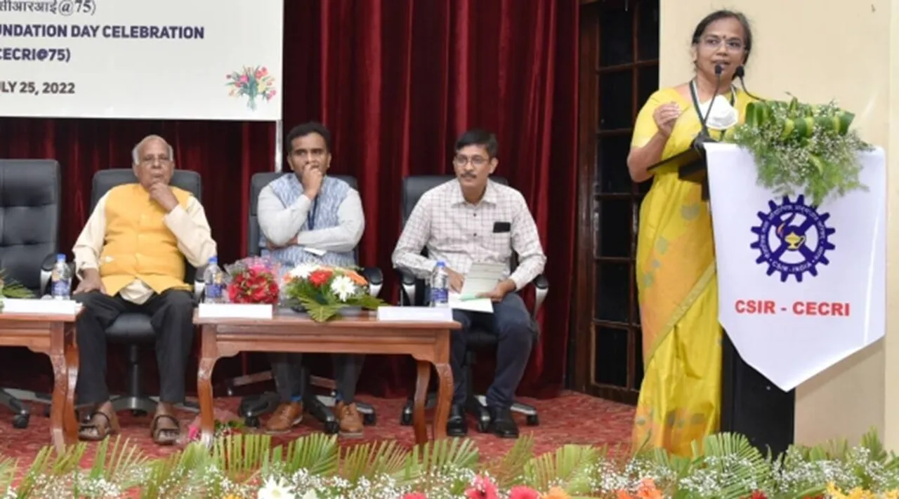 பெண் ஆராய்ச்சியாளர்களின் எண்ணிக்கை அதிகரிப்பு; மேலும் அதிகரிக்க CSIR இயக்குனர் திட்டம்