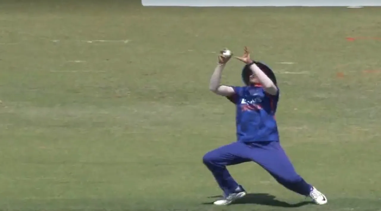 Shubman Gill takes a stunning catch in IND VS ZIM 1st odi, video goes viral