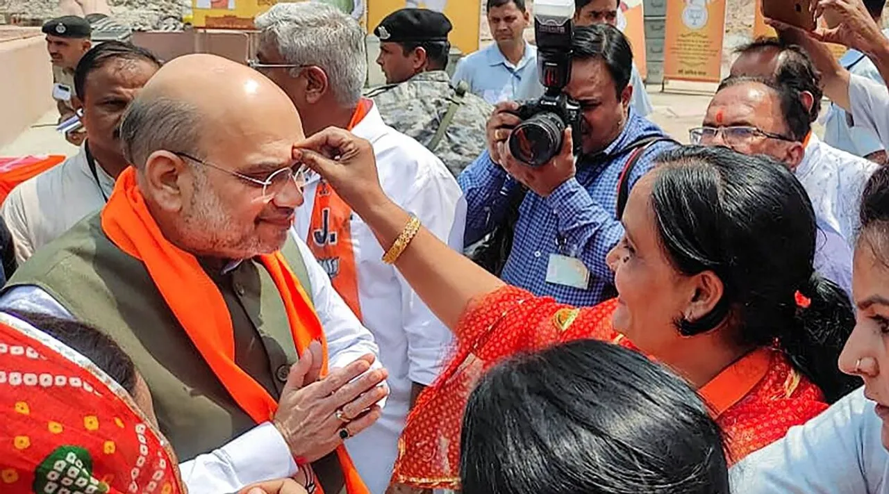 Shah takes foreign T-shirt dig at Rahul