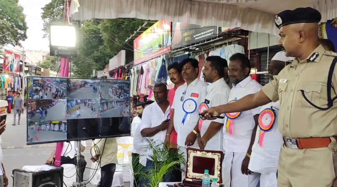 சிசிடிவி கேமராக்களை வழங்கிய வியாபாரிகள்: கண்காணிப்பு பணியை தொடங்கி வைத்த ஆணையர்