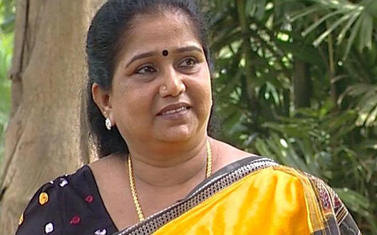 ஓய்வுபெற்ற அதிகாரி திலகவதி மீது மருமகள் புகார்