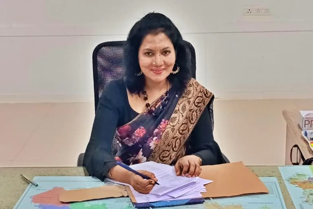 படிச்சு படிச்சு பைத்தியம் பிடிச்சுரும்... லீவு வேண்டும்: மாவட்ட ஆட்சியரிடமே இன்ஸ்டாவில் கேட்ட 2k கிட்ஸ்