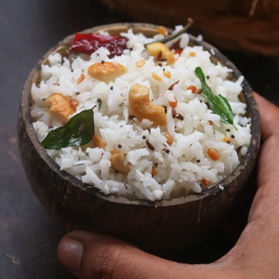 வறுத்த தேங்காய்... அப்படி ஒரு மணமும் சுவையும்: பாரம்பரிய தேங்காய் சாதம் ரெசிபி
