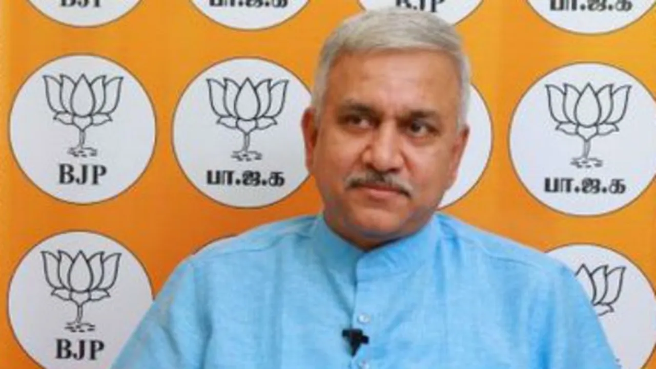Narayanan Tirupathy has questioned the Rs 14 crore smuggled in Vellore for whom it was smuggled