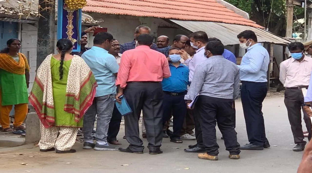 கார் சிலிண்டர் வெடித்த வழக்கு: கோவையில் என்.ஐ.ஏ உயர் அதிகாரி வந்தனா நேரடியாக களத்தில் விசாரணை- படங்கள்