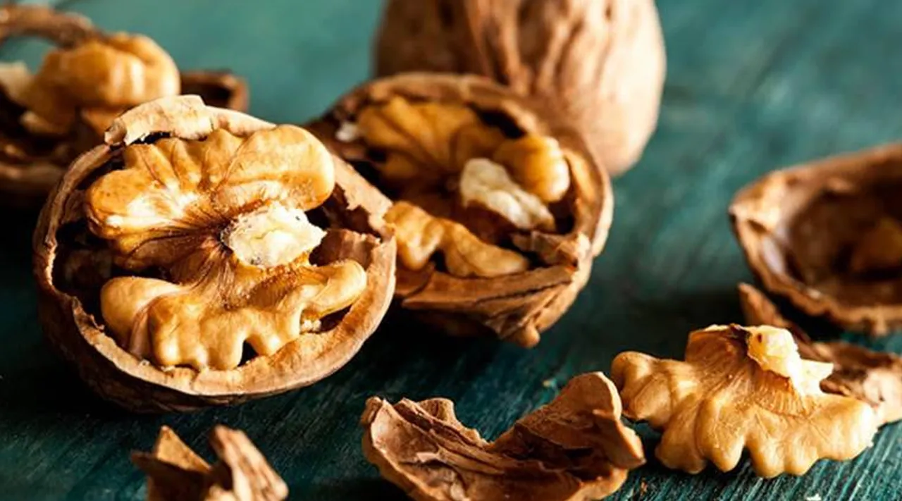 Diabetes: தினமும் 4 வால்நட் 6 மணி நேரம் ஊற வைத்து... இப்படி சாப்பிட்டுப் பாருங்க!
