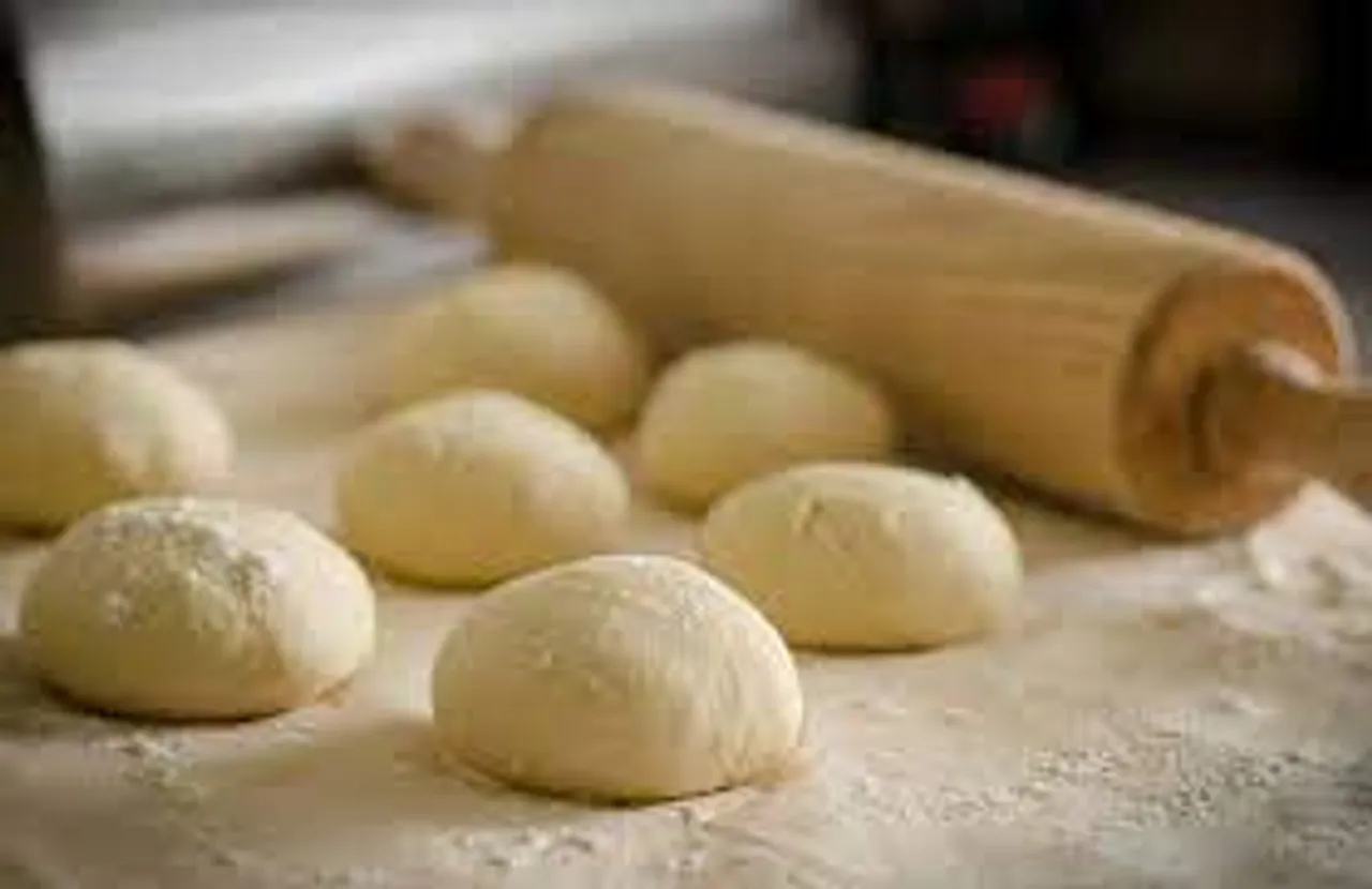 நிறைய முறை திருப்பிப் போடாதீங்க... சாஃப்ட் சப்பாத்திக்கு இதை ஃபாலோ பண்ணுங்க!