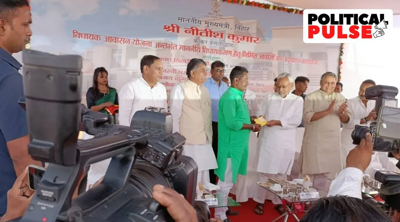 வீடு வழங்கிய அரசு; மேடையிலே எமோஷனல் ஆன பீகாரின் ஏழை எம்.எல்.ஏ