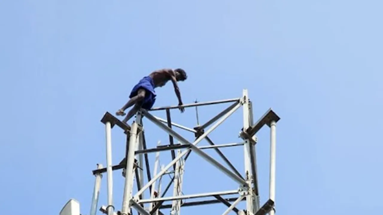 A drug addict threatened to commit suicide a cell phone tower
