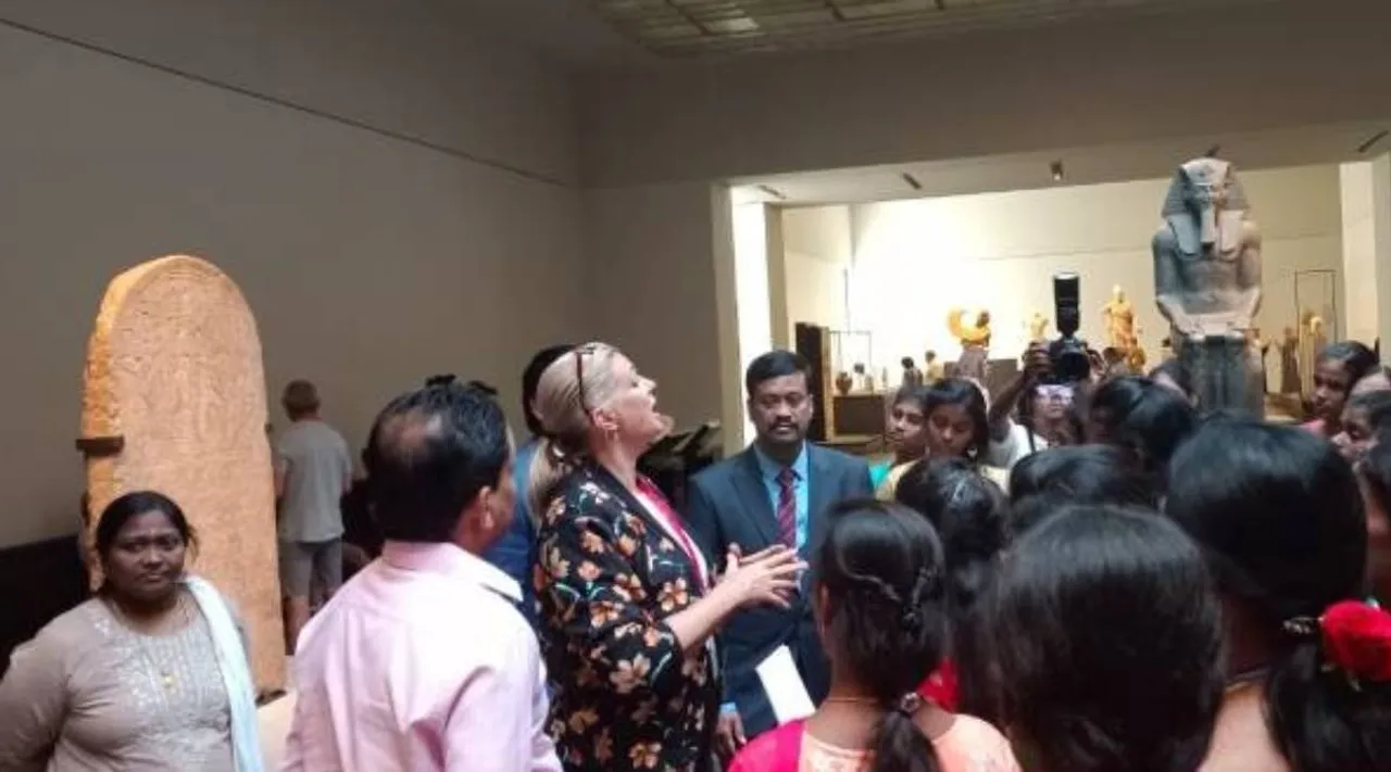 தமிழக அரசுப் பள்ளி மாணவர்களுக்கு துபாய் சுற்றுலா: பிரபல கோவில், மியூசியம் என பார்த்து வியப்பு
