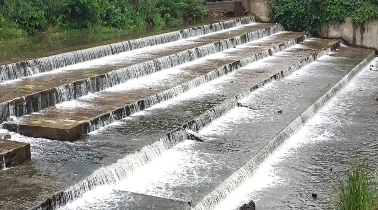 கோவையில் தொடர் மழை: ராஜ வாய்க்கால் தடுப்பணை திறப்பு