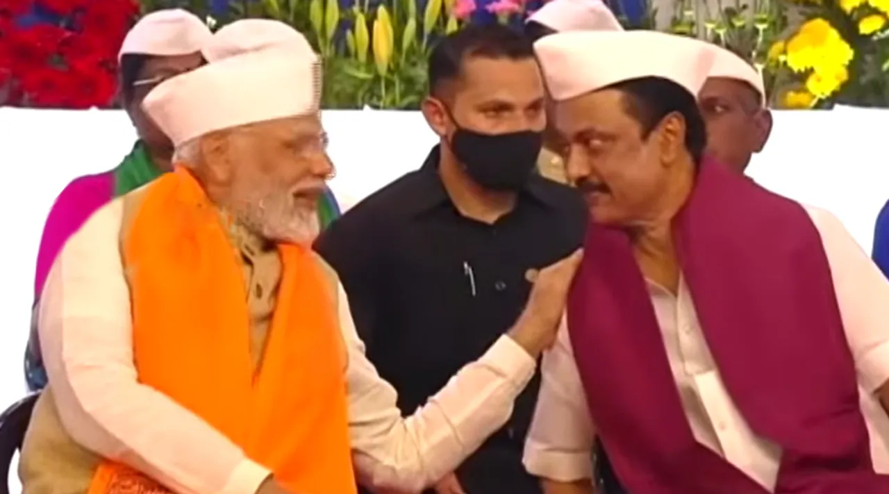 ஸ்டாலின் தோளை தொட்டு சிரித்து பேசிய மோடி: பட்டமளிப்பு விழாவில் சுவாரஸ்யம்