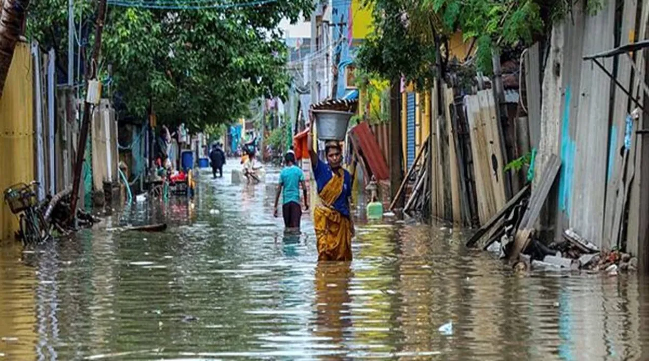 வடகிழக்கு பருவமழைக்கு 26 பேர் உயிரிழப்பு:  ரூ.4 லட்சம் நிவாரணம் அறிவிப்பு